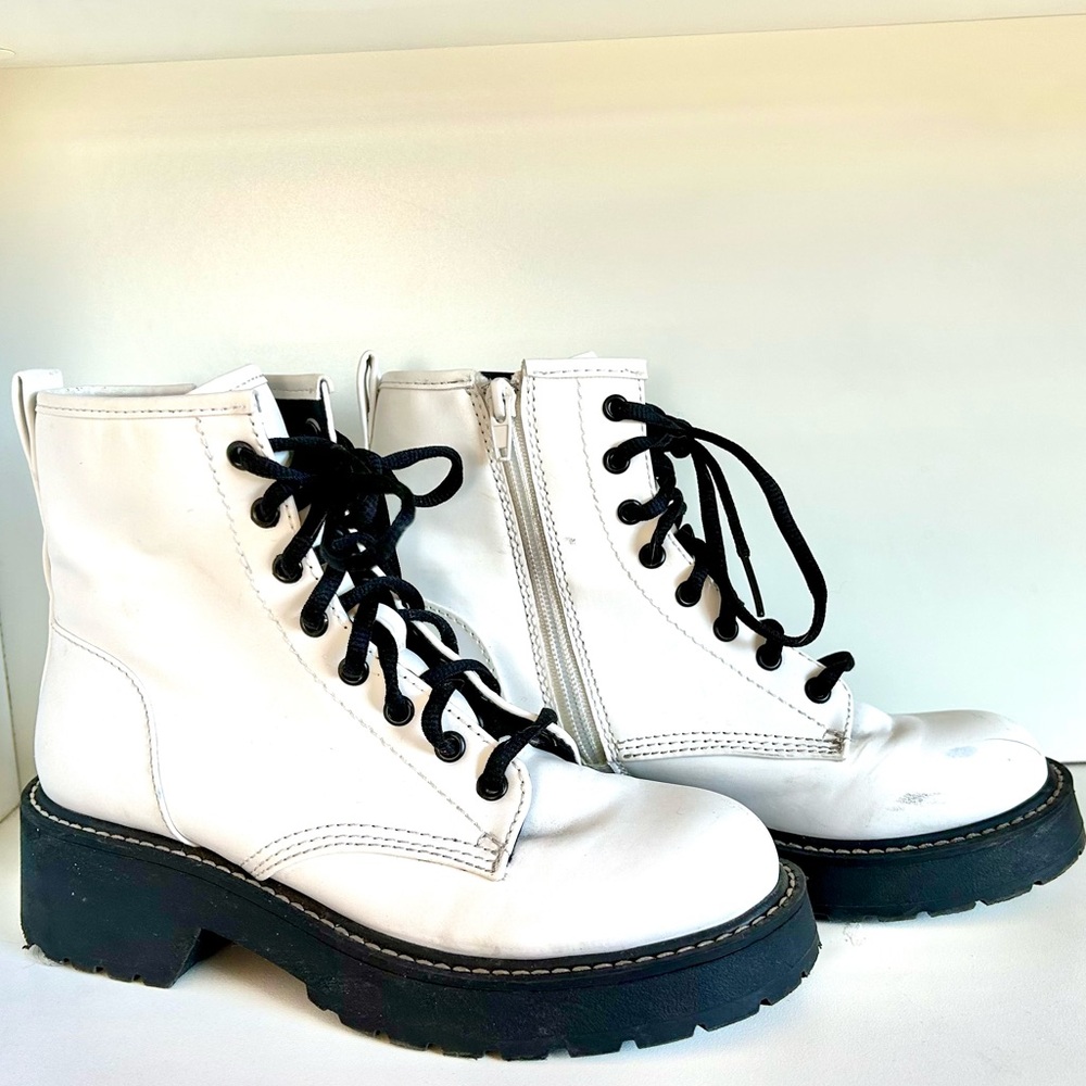 MADDEN GIRL Carra Lace-Up Lug Sole Combat Boots